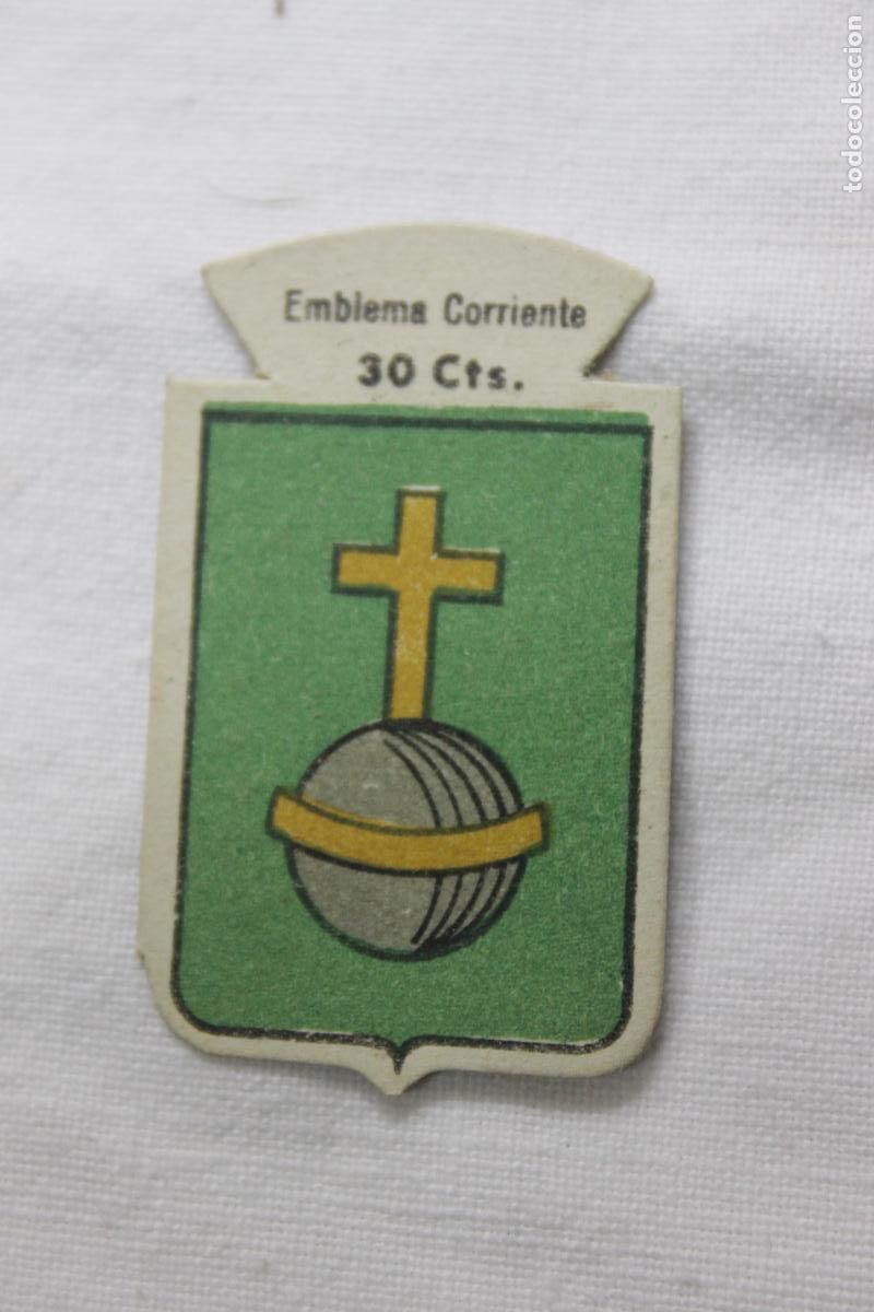 Collectable Antique Stickers: EMBLEMA AUXILIO SOCIAL APELLIDO DE MUN N&ordm; 210