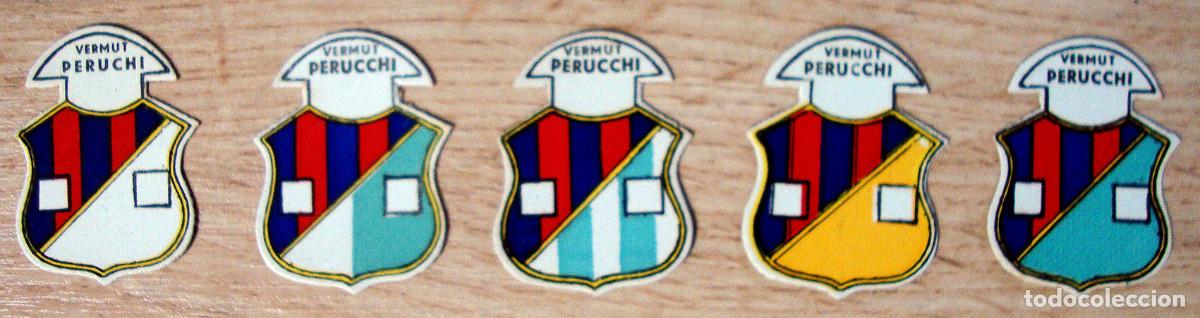 Coleccionismo cromos antiguos: 5 DISTINTIVOS / EMBLEMAS EQUIPOS DE FUTBOL VERMUT PERUCCHI A&Ntilde;OS 20/30