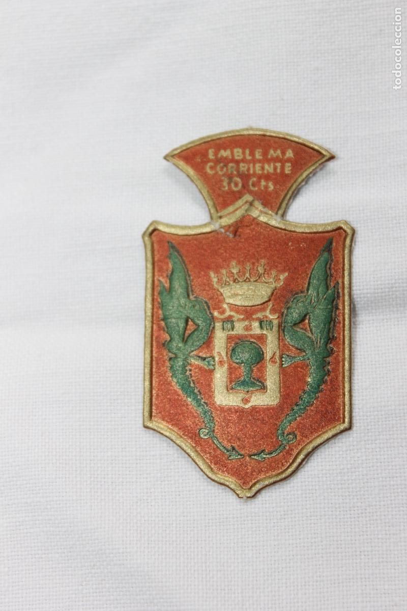 Coleccionismo cromos antiguos: EMBLEMA AUXILIO SOCIAL ESCUDO CROIAVA N&ordm; 10