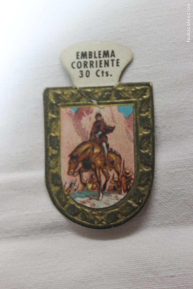 Coleccionismo cromos antiguos: EMBLEMA AUXILIO SOCIAL FRANCISCO PIZARRO N&ordm;12