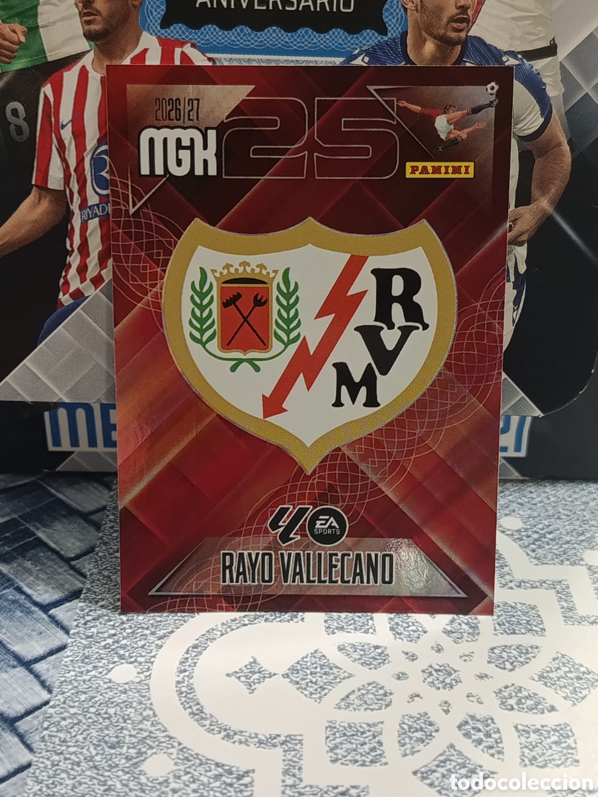 Coleccionismo cromos antiguos: ESCUDO RAYO VALLECANO N&ordm; 289 MGK 26 27 2026 2027 PANINI