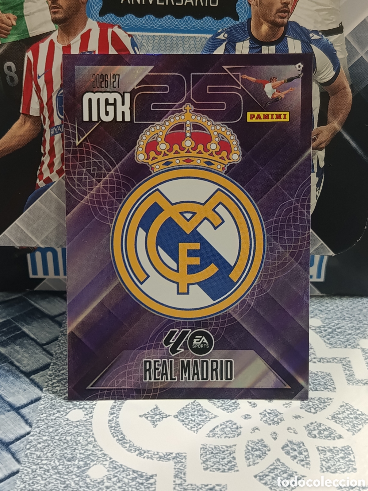 Colecionismo Cromos antigos: ESCUDO REAL MADRID N&ordm; 217 MGK 26 27 2026 2027 PANINI