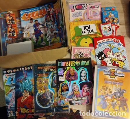 Coleccionismo cromos antiguos: Caja con cromos y cartas coleccionables modernas, parte en &aacute;lbumes