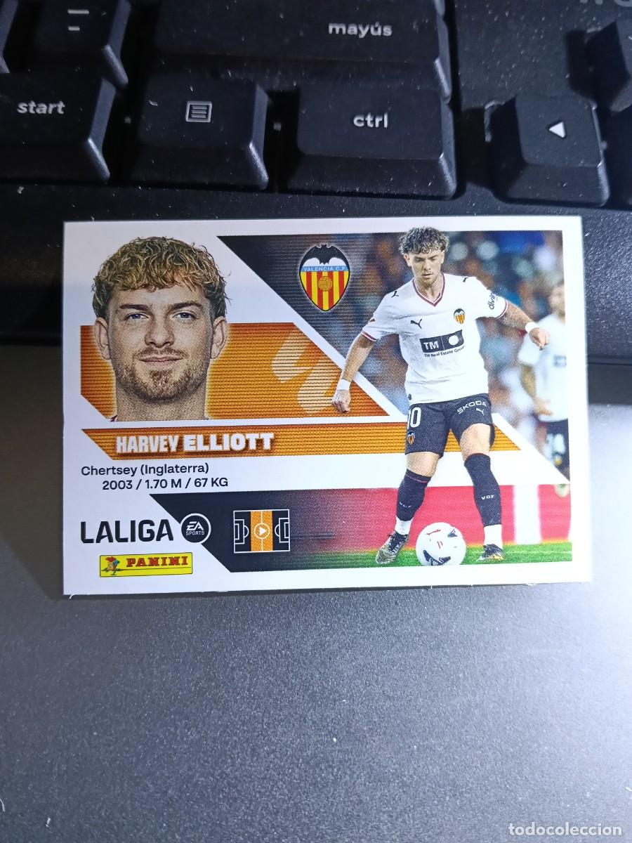 Coleccionismo cromos antiguos: CROMO ELLIOTT 64 FICHAJE 64 &Uacute;LTIMOS FICHAJES 64 VALENCIA LIGA 2026 2027 26 27 ESTE PANINI NUNCA PEGA