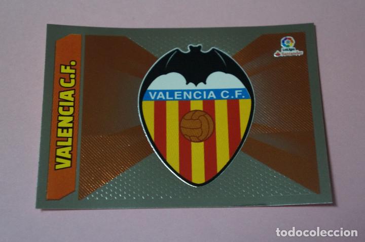 Cromos de f&uacute;tbol: CROMO DE FUTBOL ESCUDO DEL VALENCIA C.F. SIN PEGAR LIGA ESTE 2017-2018/17-18