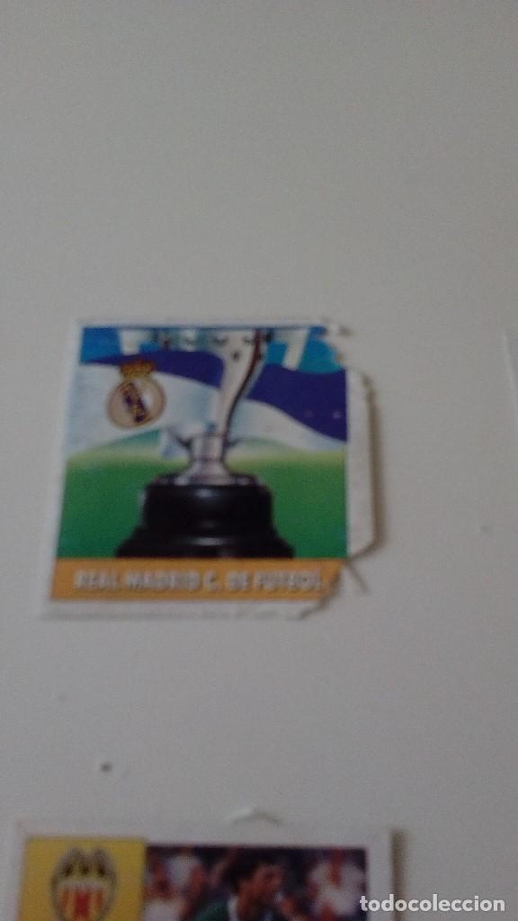 Fu&szlig;ball-Sticker: CAJ-23D32 ESTE 92 93 1992 1993 DESPEGADO ALBUM ESCUDO REAL MADRID