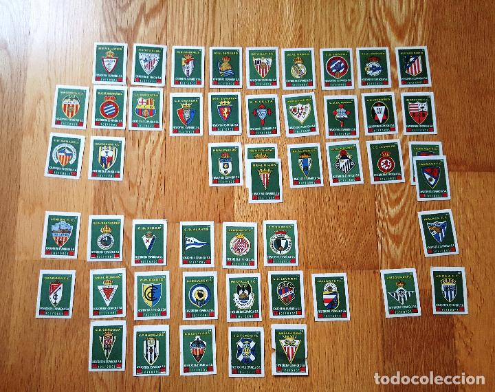 Fu&szlig;ball-Sticker: Escudos clubs de futbol. 49 Etiquetas 40 fosforos de papel N&ordm; 2.Fosforera Espa&ntilde;ola.1957