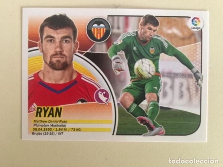 Cromos de f&uacute;tbol: Este 16-17 Ryan logo redondo sin pegar - Foto 1