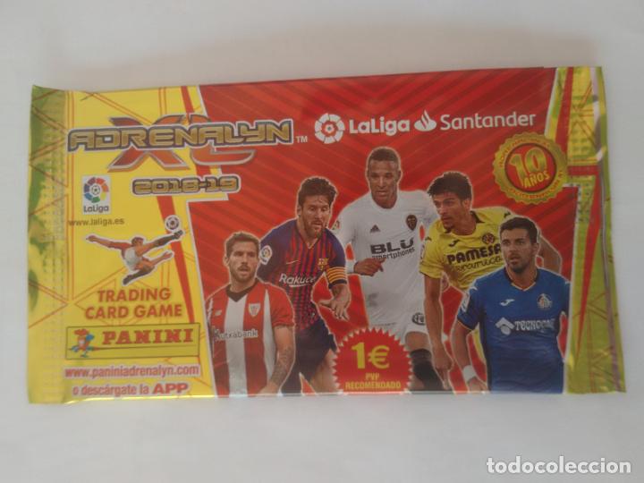 Cromos de F&uacute;tbol: MESSI RODRIGO &Aacute;NGEL &Iacute;&Ntilde;IGO MARTINEZ SOBRE CROMOS VAC&Iacute;O LIGA F&Uacute;TBOL 2018-2019 ADRENALYN 18-19 PANINI