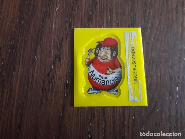 Cromos de f&uacute;tbol: cromo-pegatina de Jumpers de futbol, Soy del Numancia. con rasca para sorteo.