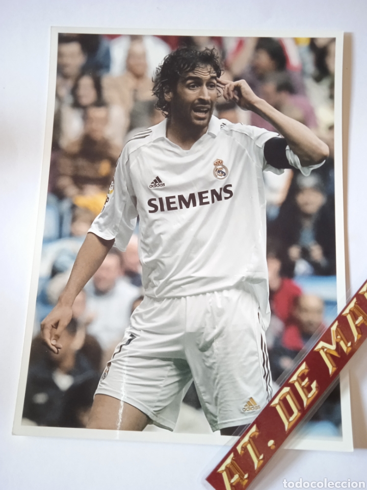 Cromos de f&uacute;tbol: Foto de Ra&uacute;l con el Real Madrid - Foto 1