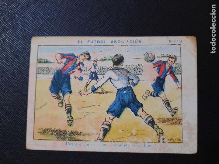 Cartes &agrave; collectionner de Football: PASAR EL BALON A UN COMPA&Ntilde;ERO - FUTBOL ASOCIACION CHOCOLATES AMATLLER FUTBOL LIGA - DTR2 - 13