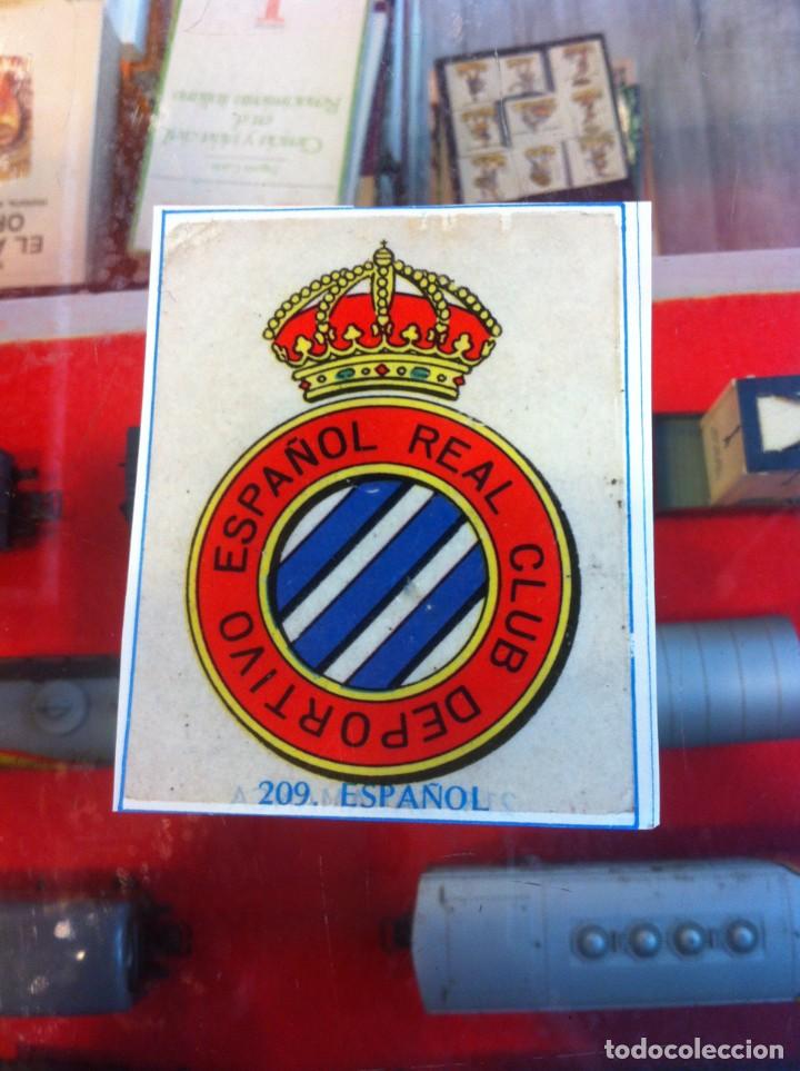 Fu&szlig;ball-Sticker: CROMO USADO (&Aacute;LBUM PEGATINAS) DIFUSORA INTERNACIONAL,1982. F&Uacute;TBOL. ESCUDO ESPA&Ntilde;OL. 7,5 X 6CM