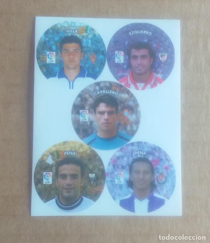 Cromos de F&uacute;tbol: L&aacute;mina con 5 cromos con Villa Chapas Cracks Liga 2004-2005 del diario as.