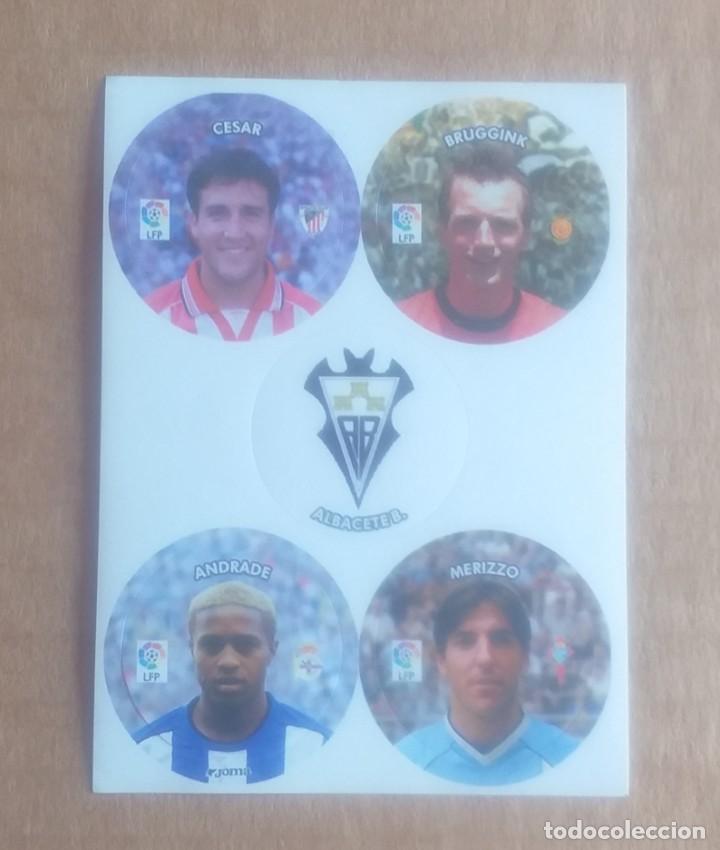 Football Stickers: L&aacute;mina con 5 cromos Chapas Cracks Liga 2004-2005 del diario as. Nuevo.