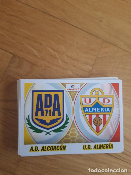 Cromos de Futebol: Escudo Alcorc&oacute;n almeria este 16 17 2016 2017 sin pegar logotipo Santander