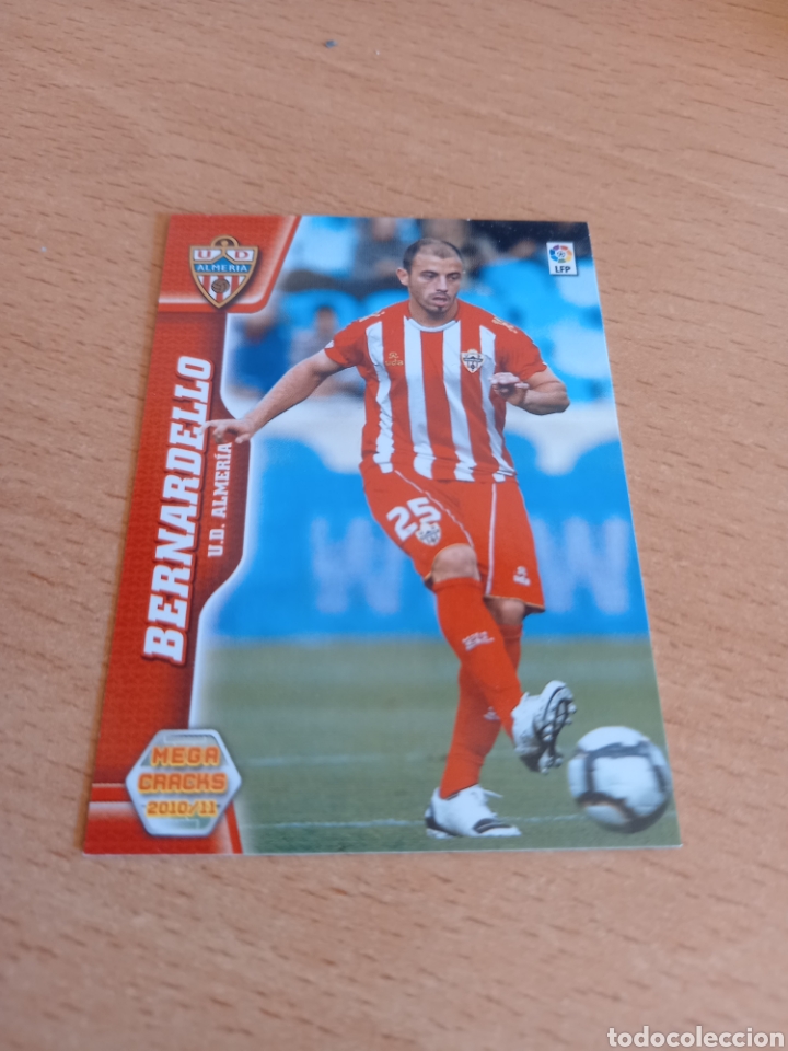 Figurine di Calcio: Panini megacracks 2010 2011 10 11 9 Bernardello Almer&iacute;a