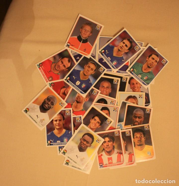 Fu&szlig;ball-Sticker: Lote de 29 cromos de Panini de Sud&aacute;frica 2010.