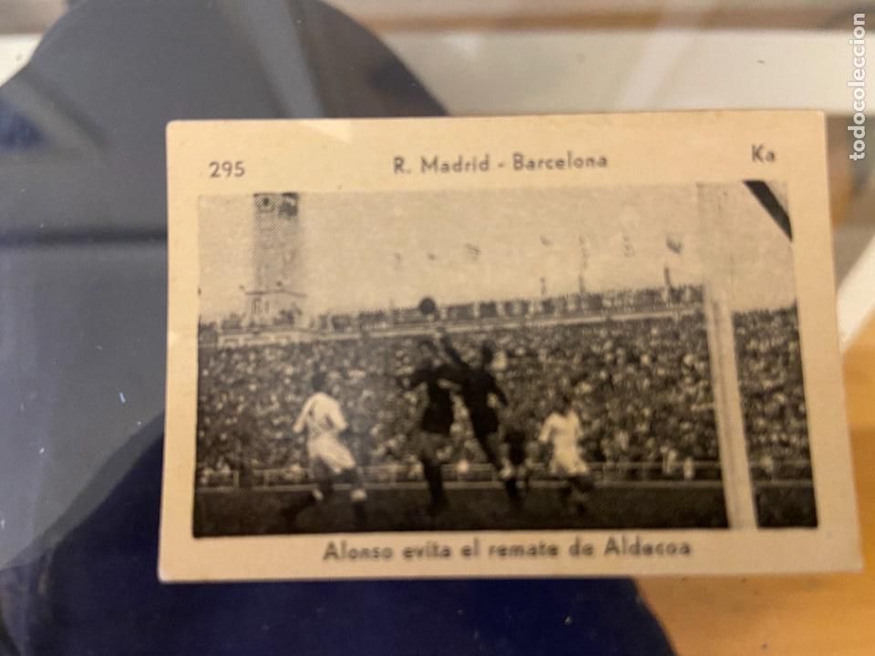 Cromos de F&uacute;tbol: cromo n&ordm; 295Ka real madrid-barcelona alonso evita el remate de aldecoa nuevo kromel 1951 hoja 8
