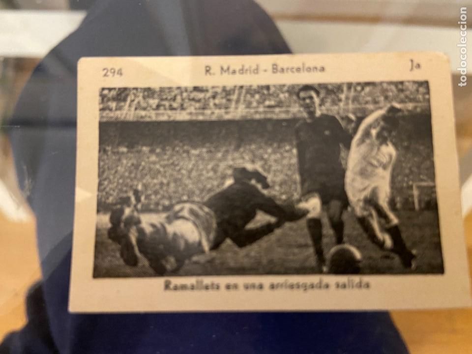 Cromos de F&uacute;tbol: cromo 294Ja real madrid-barcelona ramallets en una arriesgada salida nuevo kromel 1951 hoja 8