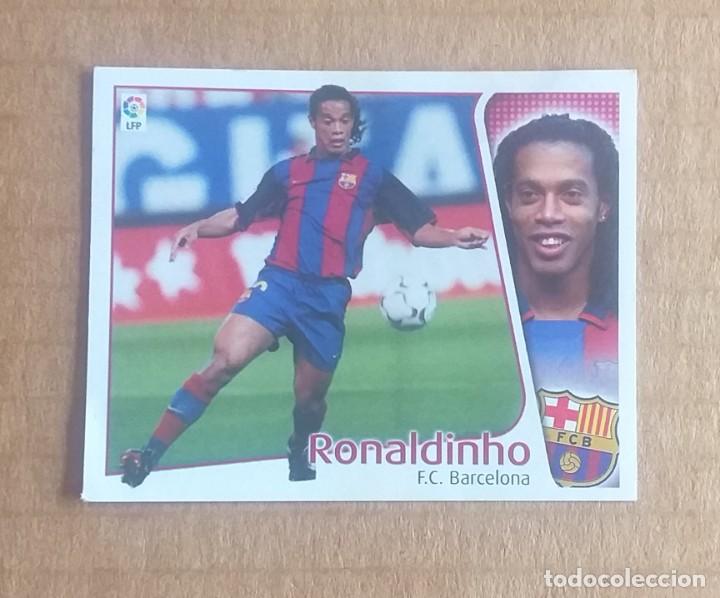 Cromos de f&uacute;tbol: Cromo de RONALDINHO BARCELONA EDICIONES ESTE 2004-2005. - Foto 1