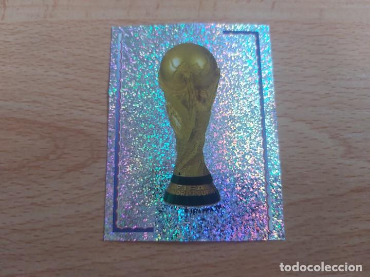 Figurine di Calcio: CROMO FUTBOL MUNDIAL 2002 EDITORIAL PANINI 1.TROFEO-NUNCA PEGADO-TRASERA EN NEGRO