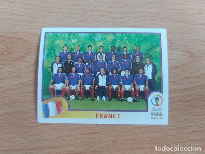 Football Stickers: CROMO FUTBOL MUNDIAL 2002 EDITORIAL PANINI 25.PLANTILLA-FRANCIA-NUNCA PEGADO-TRASERA EN NEGRO