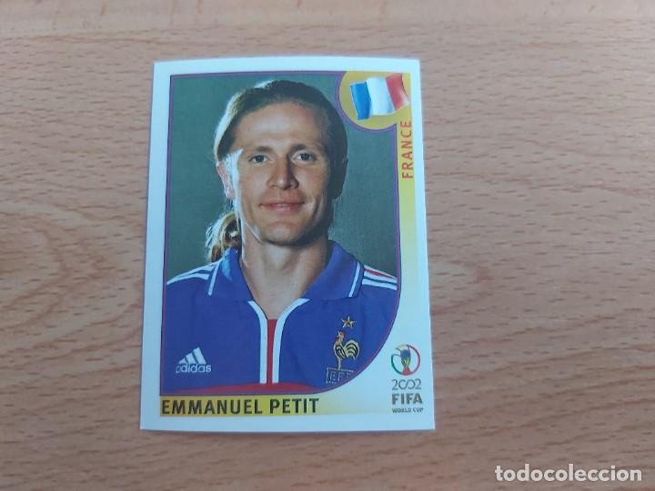 Figurine di Calcio: CROMO FUTBOL MUNDIAL 2002 EDITORIAL PANINI 34.PETIT-FRANCIA-NUNCA PEGADO-TRASERA EN NEGRO