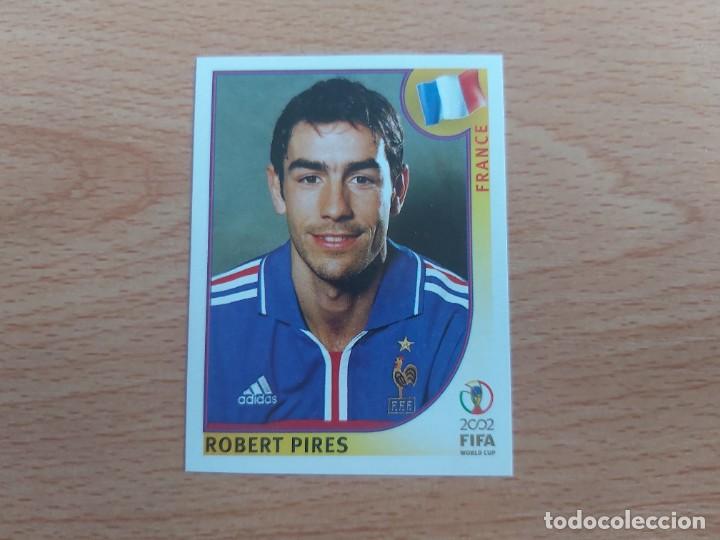 Football Stickers: CROMO FUTBOL MUNDIAL 2002 EDITORIAL PANINI 37.PIRES-FRANCIA-NUNCA PEGADO-TRASERA EN NEGRO