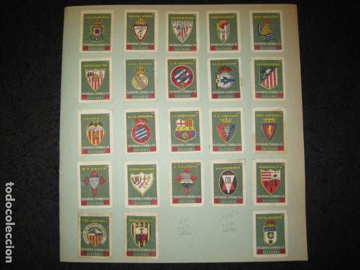 Cromos de f&uacute;tbol: FUTBOL-ESCUDOS-CAJAS DE CERILLAS-COLECCION DE 49 CROMOS PEGADOS A PAPEL-VER FOTOS-(V-23.428)