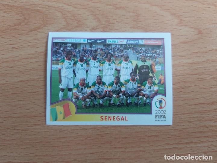 Football Stickers: CROMO FUTBOL MUNDIAL 2002 EDITORIAL PANINI 43.PLANTILLA-SENEGAL-NUNCA PEGADO-TRASERA EN NEGRO