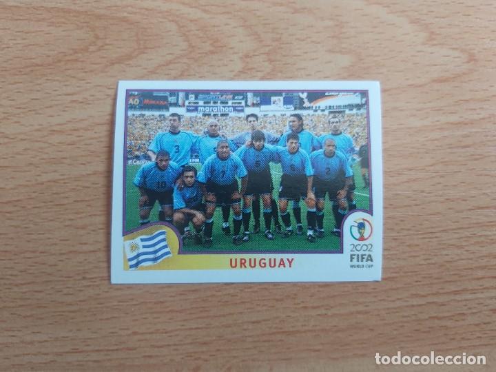 Football Stickers: CROMO FUTBOL MUNDIAL 2002 EDITORIAL PANINI 61.PLANTILLA-URUGUAY-NUNCA PEGADO-TRASERA EN NEGRO