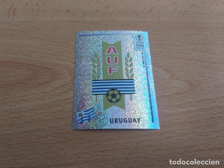 Football Stickers: CROMO FUTBOL MUNDIAL 2002 EDITORIAL PANINI 62.ESCUDO-URUGUAY-NUNCA PEGADO-TRASERA EN NEGRO