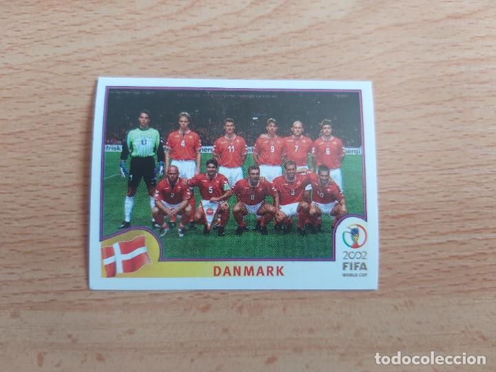 Football Stickers: CROMO FUTBOL MUNDIAL 2002 EDITORIAL PANINI 79.PLANTILLA-DINAMARCA-NUNCA PEGADO-TRASERA EN NEGRO