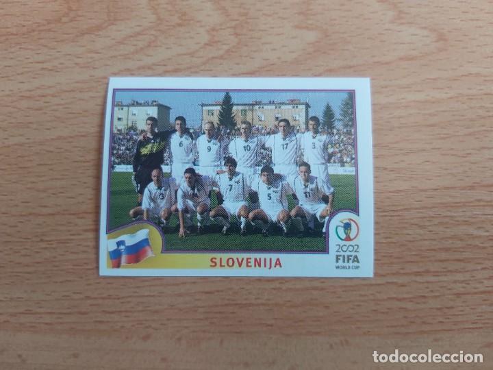 Football Stickers: CROMO FUTBOL MUNDIAL 2002 EDITORIAL PANINI 115.PLANTILLA-ESLOVENIA-NUNCA PEGADO-TRASERA EN NEGRO