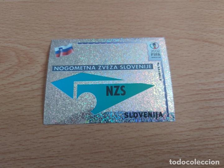 Football Stickers: CROMO FUTBOL MUNDIAL 2002 EDITORIAL PANINI 116.ESCUDO-ESLOVENIA-NUNCA PEGADO-TRASERA EN NEGRO