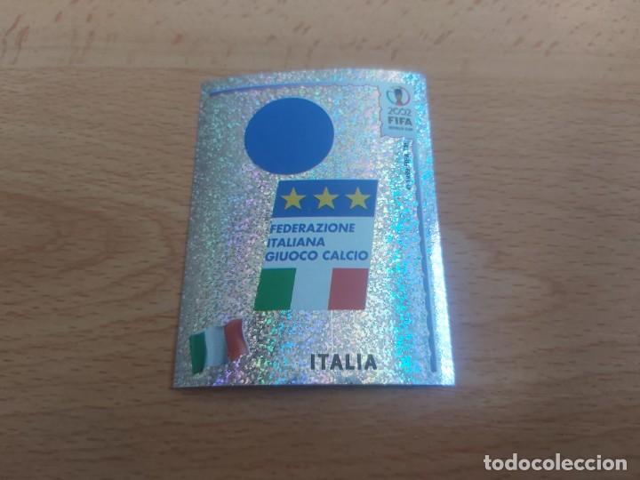 Figurine di Calcio: CROMO FUTBOL MUNDIAL 2002 EDITORIAL PANINI 458.ESCUDO-ITALIA-NUNCA PEGADO-TRASERA EN NEGRO