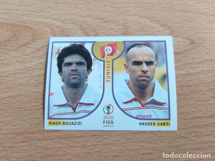 Figurine di Calcio: CROMO FUTBOL MUNDIAL 2002 EDITORIAL PANINI 573.BOUAZIZI/GABSI-TUNEZ-NUNCA PEGADO-TRASERA EN NEGRO