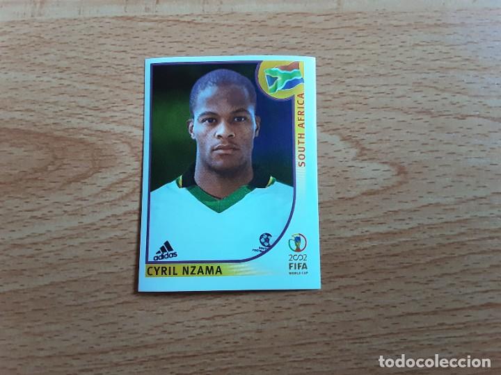 Figurine di Calcio: CROMO FUTBOL MUNDIAL 2002 EDITORIAL PANINI 154.NZAMA-SUDAFRICA-NUNCA PEGADO-TRASERA EN AZUL
