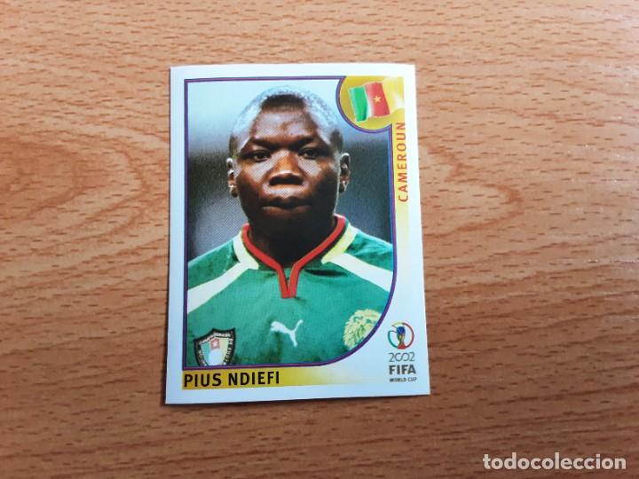 Cartes &agrave; collectionner de Football: CROMO FUTBOL MUNDIAL 2002 EDITORIAL PANINI 384.NDIEFI-CAMERUN-NUNCA PEGADO-TRASERA EN AZUL