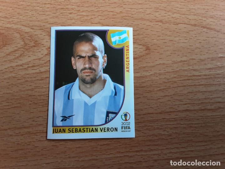 Figurine di Calcio: CROMO FUTBOL MUNDIAL 2002 EDITORIAL PANINI 395.VERON-ARGENTINA-NUNCA PEGADO-TRASERA EN AZUL