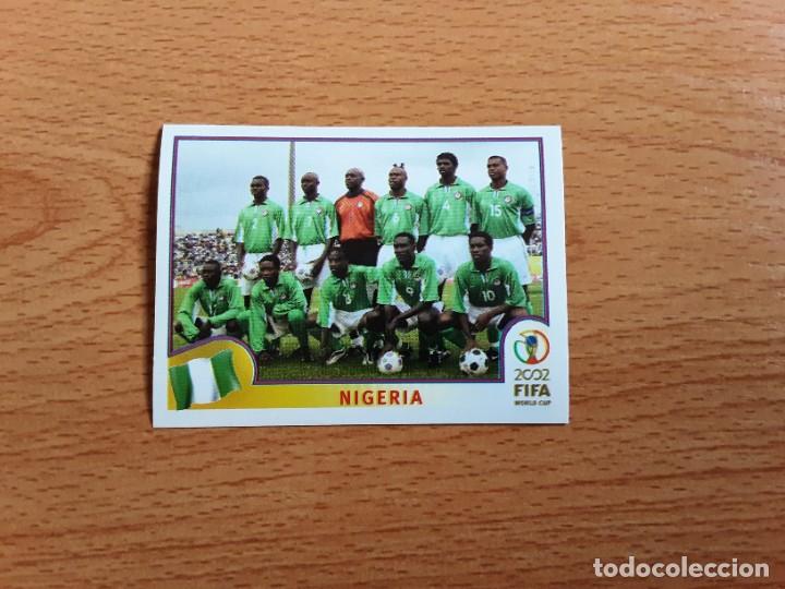 Football Stickers: CROMO FUTBOL MUNDIAL 2002 EDITORIAL PANINI 403.PLANTILLA-NIGERIA-NUNCA PEGADO-TRASERA EN AZUL