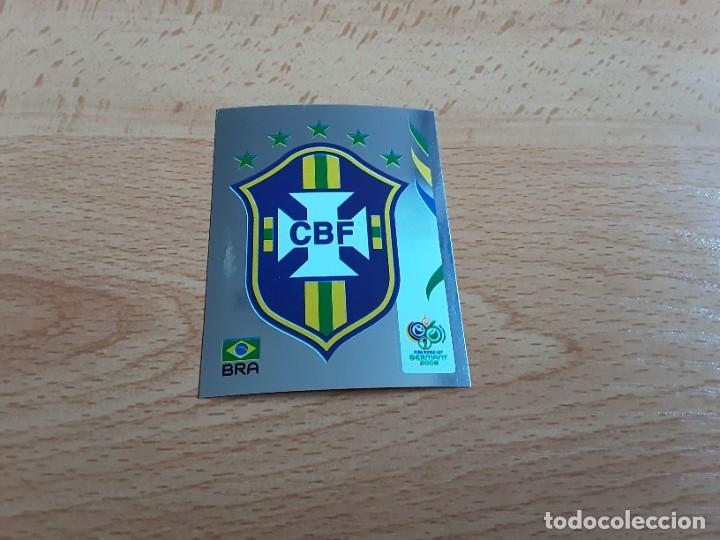 Cartes &agrave; collectionner de Football: CROMO FUTBOL MUNDIAL 2006 EDITORIAL PANINI 379.ESCUDO-BRASIL-NUNCA PEGADO