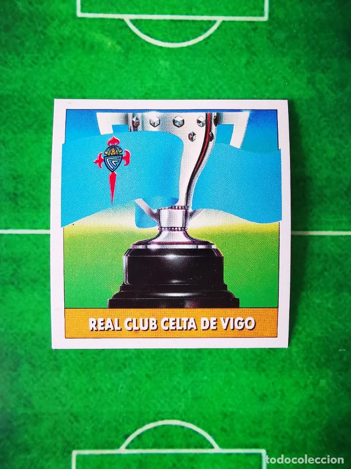 Cromos de Futebol: CROMO FUTBOL RECUPERADO 92 93 LIGA ESTE 1992 1993 RC CELTA DE VIGO ESCUDO Y BANDERA
