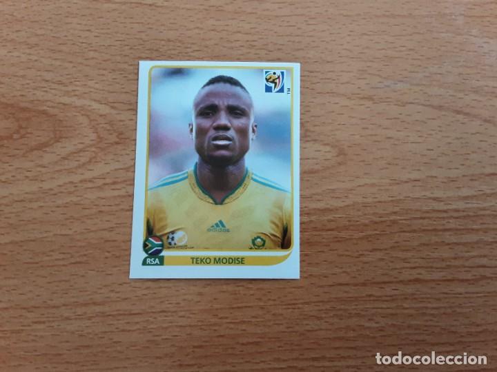 Cartes &agrave; collectionner de Football: CROMO FUTBOL MUNDIAL 2010 PANINI 41.MODISE-SUDAFRICA-NUNCA PEGADO