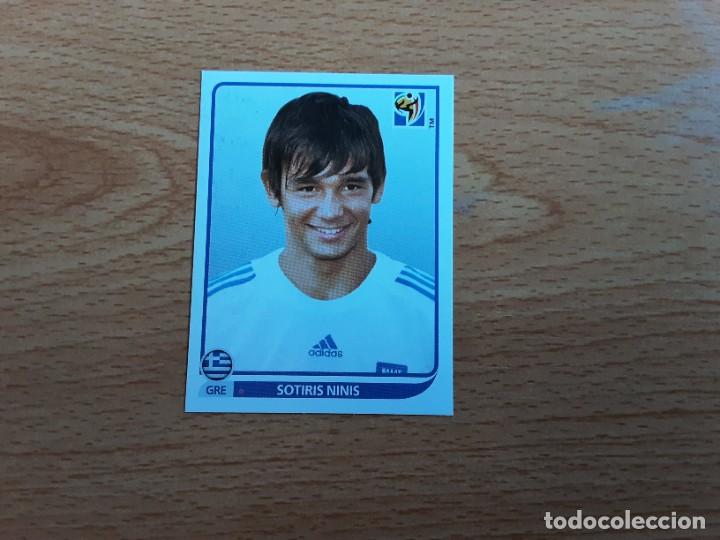 Cartes &agrave; collectionner de Football: CROMO FUTBOL MUNDIAL 2010 PANINI 177.NINIS-GRECIA-NUNCA PEGADO