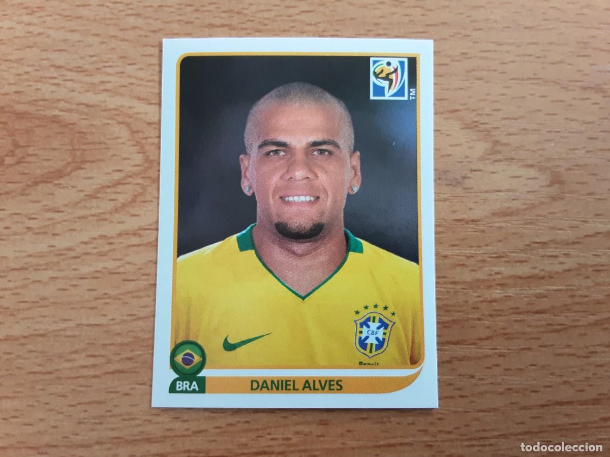 Football Stickers: CROMO FUTBOL MUNDIAL 2010 PANINI 493.DANIEL ALVES-BRASIL-NUNCA PEGADO