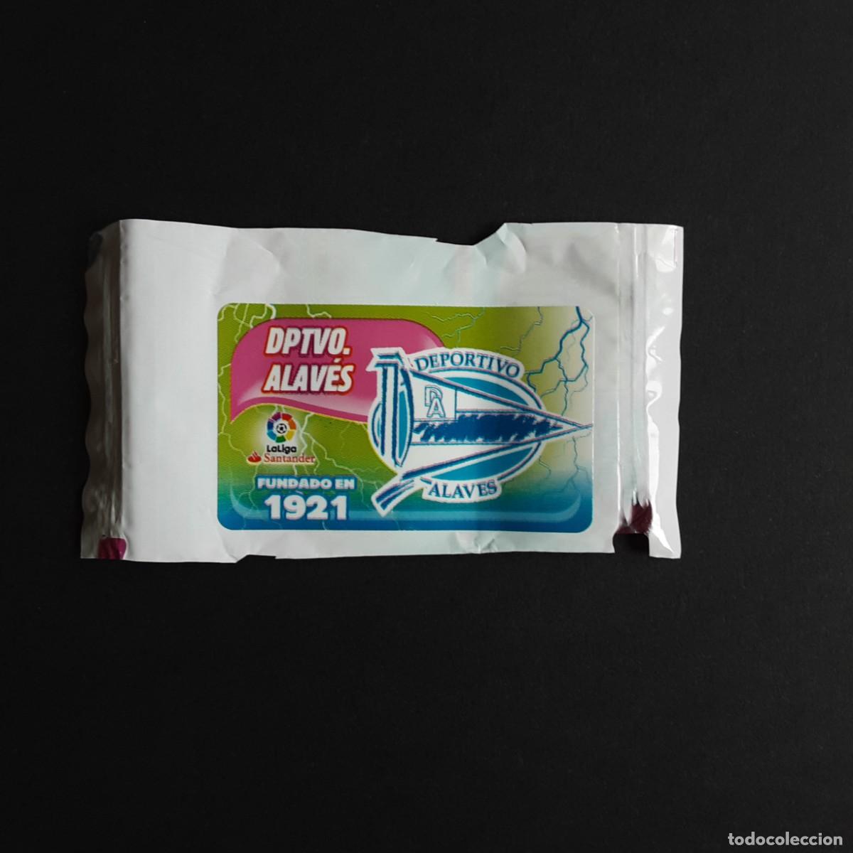 Cartes &agrave; collectionner de Football: CROMO CHICLE LIGA 2017-2018 PANINI EDICIONES ESTE - LIGA 17-18-ESCUDO-ALAVES