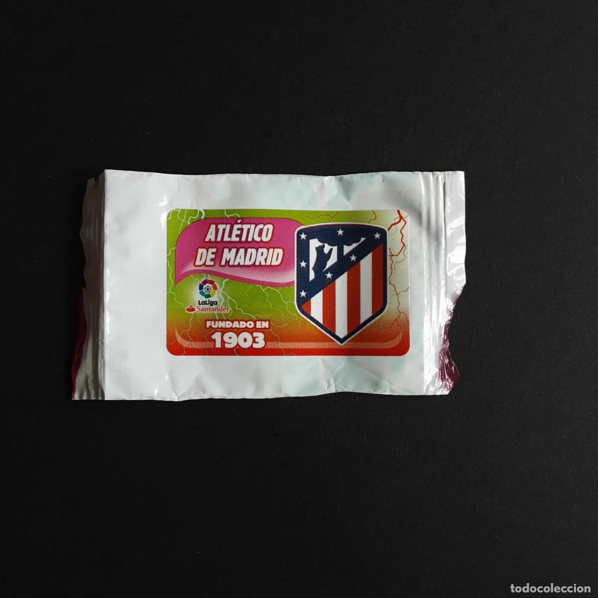 Cartes &agrave; collectionner de Football: CROMO CHICLE LIGA 2017-2018 PANINI EDICIONES ESTE - LIGA 17-18-ESCUDO-ATLETICO DE MADRID