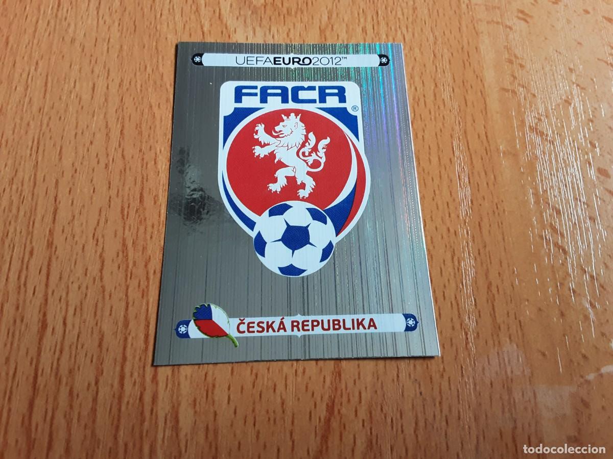 Figurine di Calcio: CROMO FUTBOL EURO 2012 PANINI VERSION ALEMANA 137.ESCUDO-REPUBLICA CHECA-NUNCA PEGADO